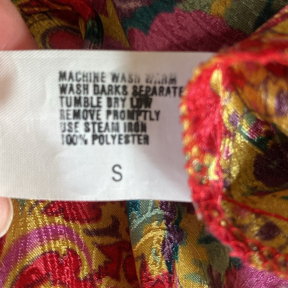 MIDI LENGTH BATHROBE. Gorgeous rich reds, golds and purple tones. - Picture 8 of 8